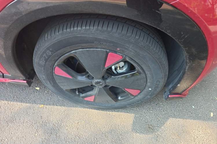 Used BYD Dolphin 2023 500 000th Anniversary Edition Pro Right Front Wheel Hub