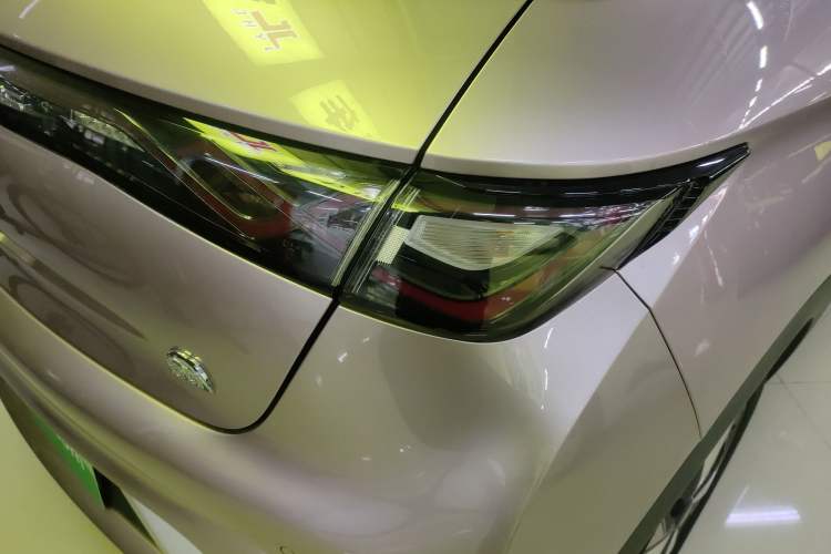 Used BYD Dolphin 2023 420 km Fashion Edition Right Rear Taillight