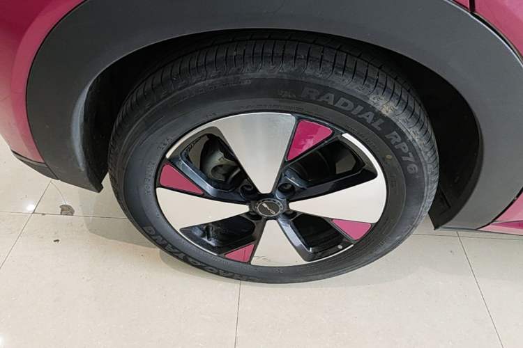 Used BYD Dolphin 2023 420 km Fashion Edition Right Rear Wheel Hub