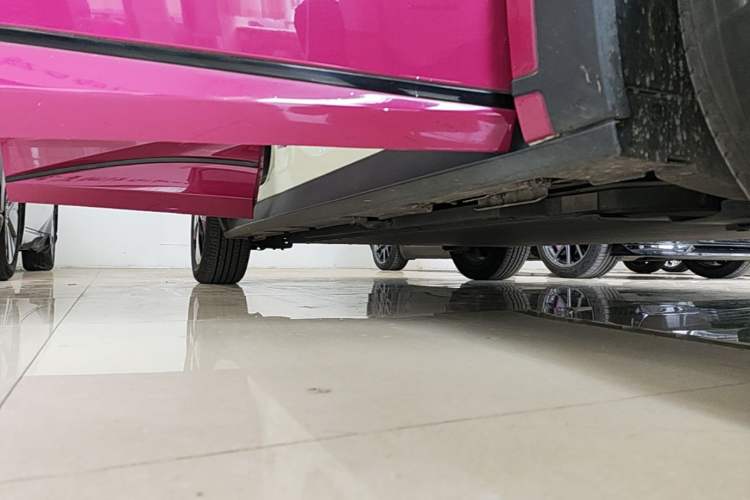 Used BYD Dolphin 2023 420 km Fashion Edition Right Side Sill