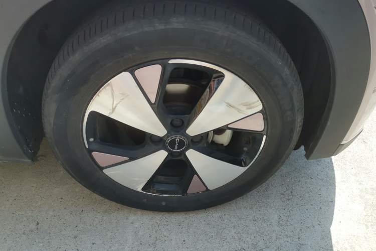 Used BYD Dolphin 2023 420 km Free Version Right Front Wheel Hub
