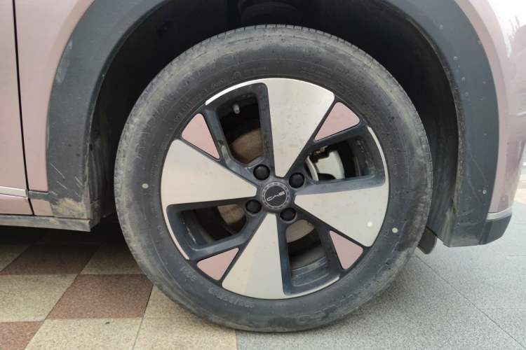 Used BYD Dolphin 2023 420 km Free Version Right Front Wheel Hub
