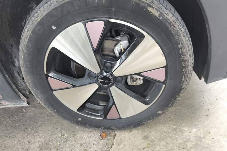 Used BYD Dolphin 2023 420 km Fashion Edition Right Front Wheel Hub
