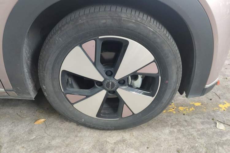 Used BYD Dolphin 2023 420 km Fashion Edition Right Front Wheel Hub