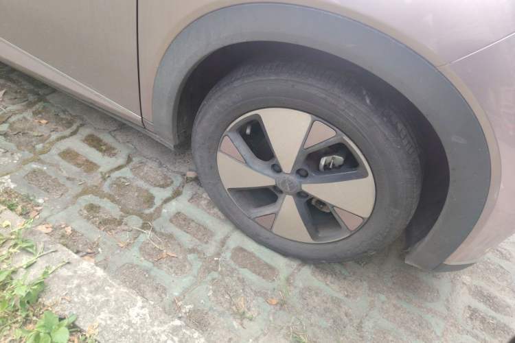 Used BYD Dolphin 2023 420 km Fashion Edition Right Front Wheel Hub