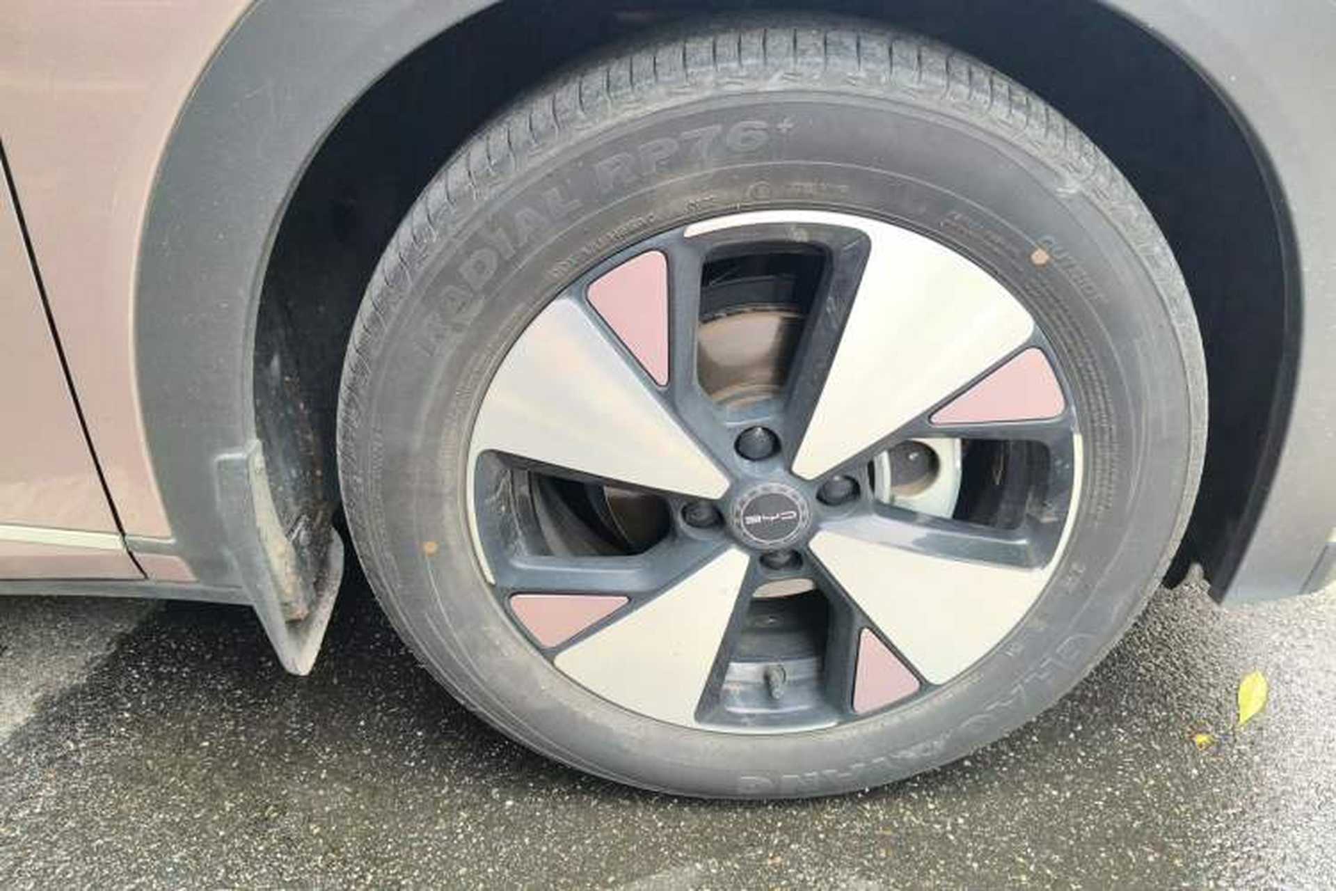 Used BYD Dolphin 2023 420 km Fashion Edition Right Front Wheel Hub