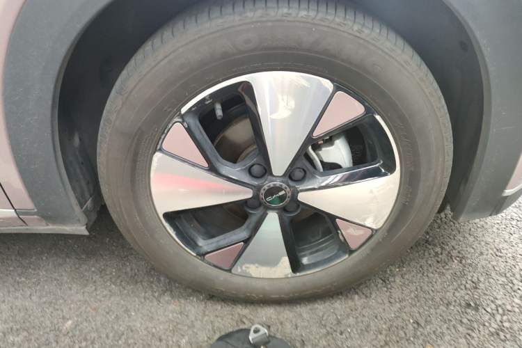 Used BYD Dolphin 2023 420 km Fashion Edition Right Front Wheel Hub