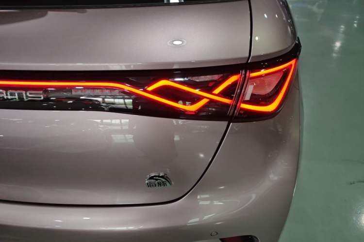 Used BYD Dolphin 2023 420 km Fashion Edition Right Rear Taillight