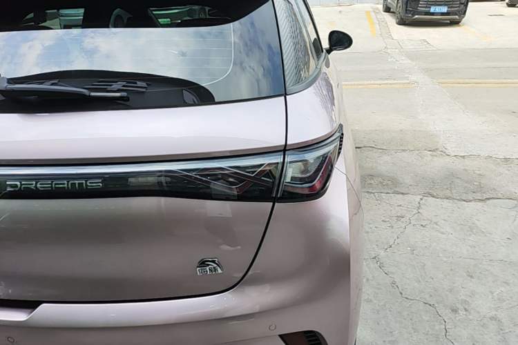 Used BYD Dolphin 2023 420 km Fashion Edition Right Rear Taillight