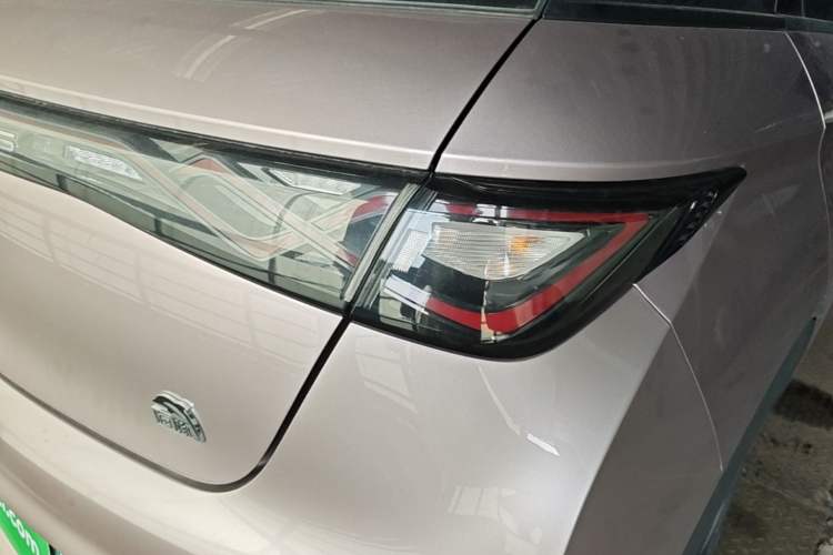 Used BYD Dolphin 2023 420 km Fashion Edition Right Rear Taillight