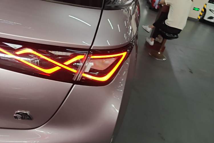Used BYD Dolphin 2023 420 km Fashion Edition Right Rear Taillight