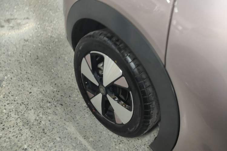 Used BYD Dolphin 2023 420 km Fashion Edition Right Rear Wheel Hub