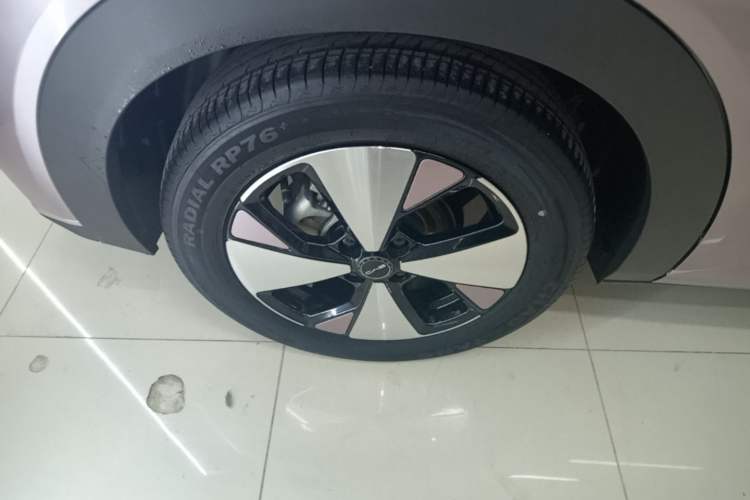 Used BYD Dolphin 2023 420 km Fashion Edition Right Rear Wheel Hub