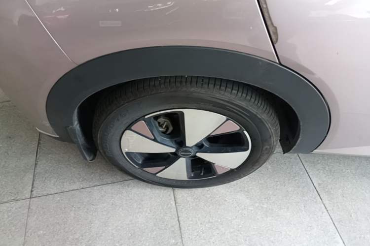 Used BYD Dolphin 2023 420 km Fashion Edition Right Rear Wheel Hub