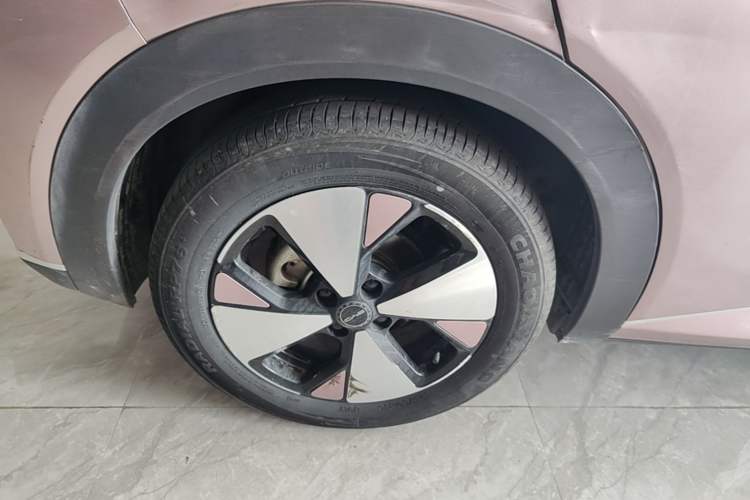 Used BYD Dolphin 2023 420 km Fashion Edition Right Rear Wheel Hub