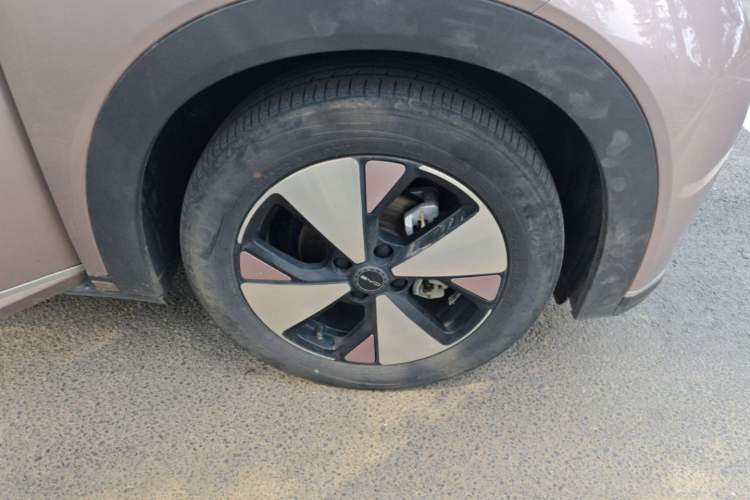 Used BYD Dolphin 2023 420 km Fashion Edition Right Rear Wheel Hub