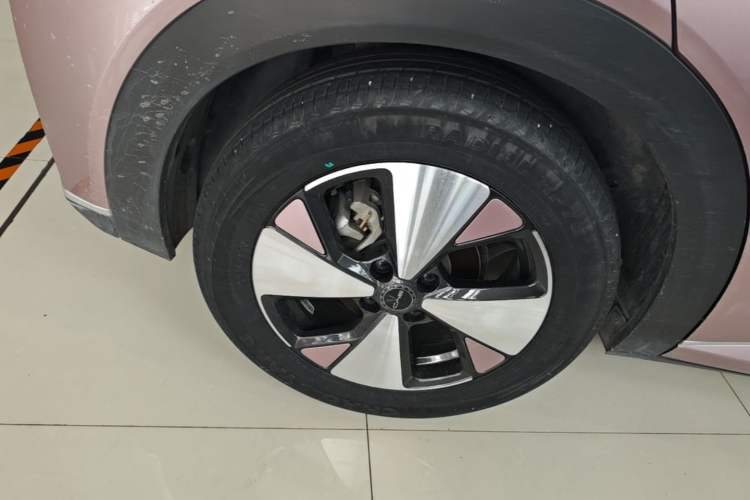 Used BYD Dolphin 2023 420 km Fashion Edition Right Rear Wheel Hub