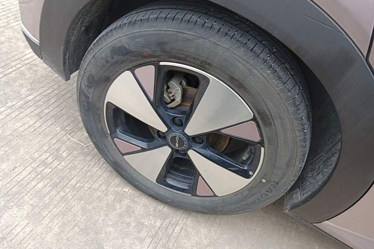 Used BYD Dolphin 2023 420 km Fashion Edition Right Rear Wheel Hub