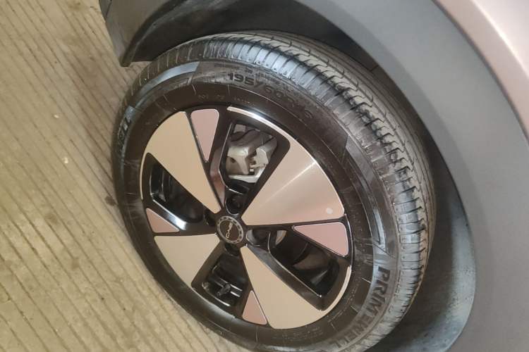 Used BYD Dolphin 2023 420 km Free Version Right Rear Wheel Hub