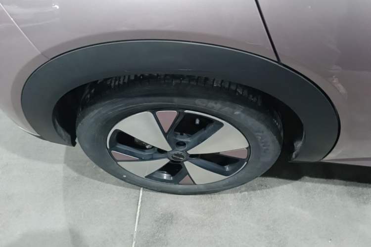Used BYD Dolphin 2023 420 km Fashion Edition Right Rear Wheel Hub
