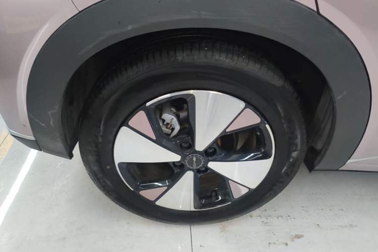 Used BYD Dolphin 2023 420 km Fashion Edition Right Rear Wheel Hub