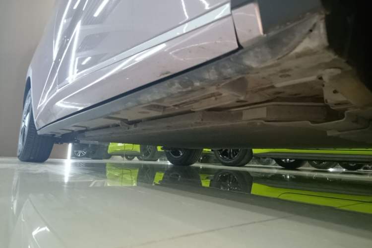 Used BYD Dolphin 2023 420 km Fashion Edition Right Side Sill