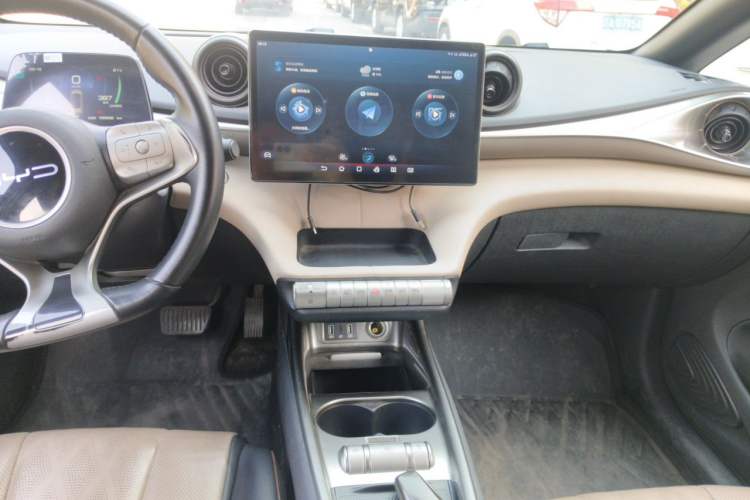 Used BYD Dolphin 2023 420 km Free Version Audio And AC Panel