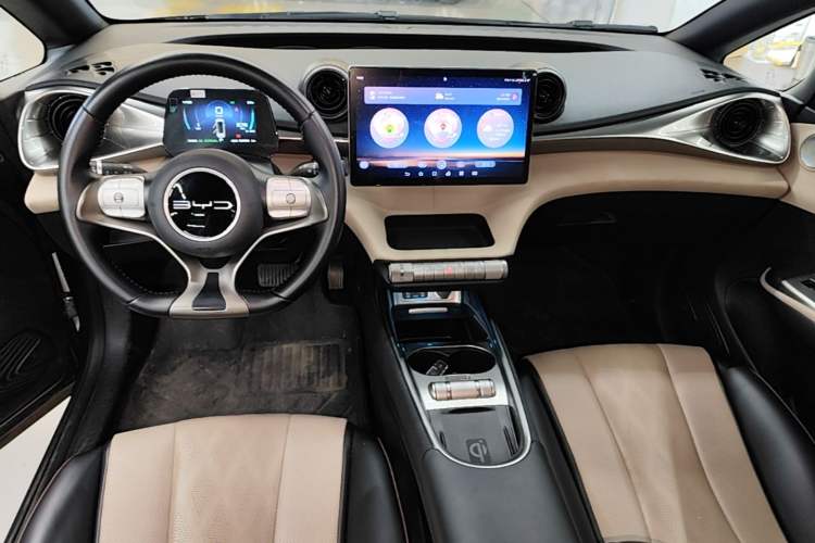 Used BYD Dolphin 2023 420 km Fashion Edition Audio And AC Panel