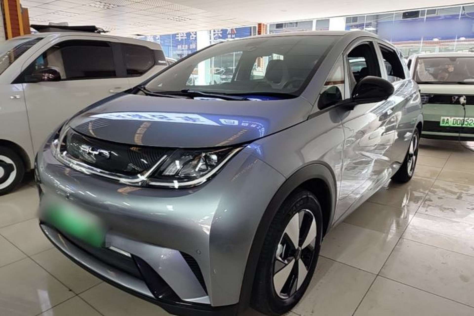 Used BYD Dolphin 2023 420 km Fashion Edition Front Left 45 Deg