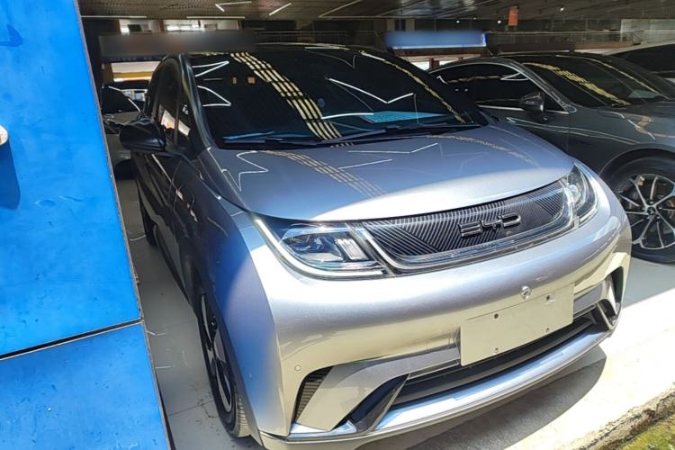 Used BYD Dolphin 2023 420 km Fashion Edition Front Right 45 Deg
