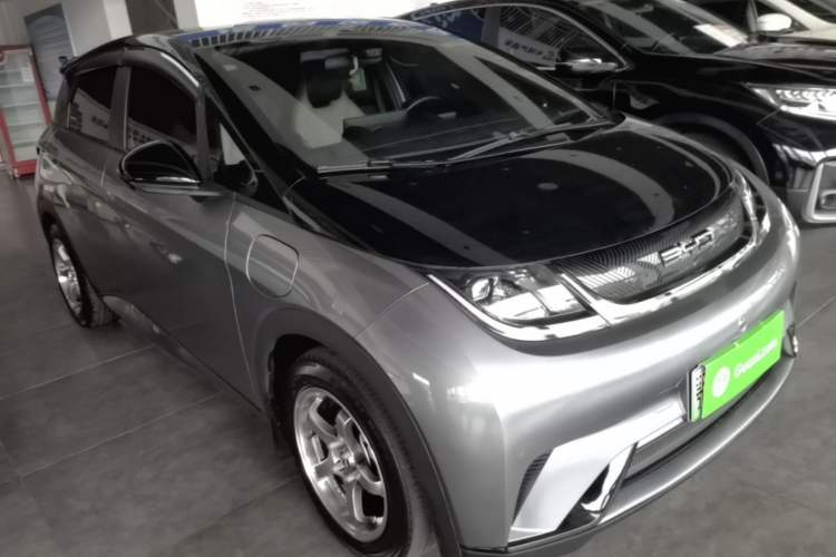 Used BYD Dolphin 2023 420 km Fashion Edition Front Right 45 Deg