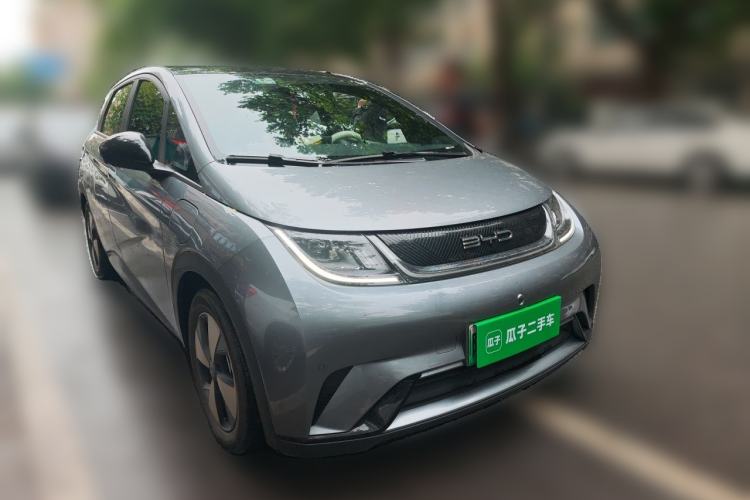 Used BYD Dolphin 2023 420 km Fashion Edition Front Right 45 Deg