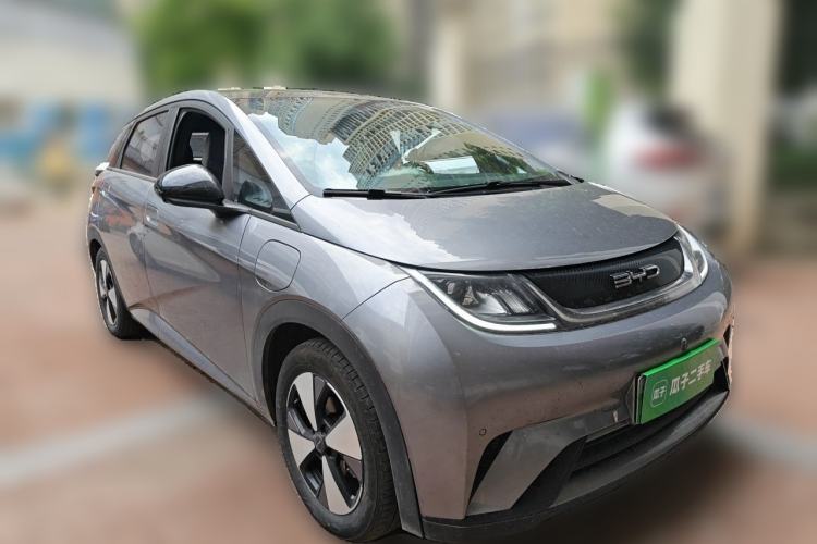 Used BYD Dolphin 2023 420 km Fashion Edition Front Right 45 Deg
