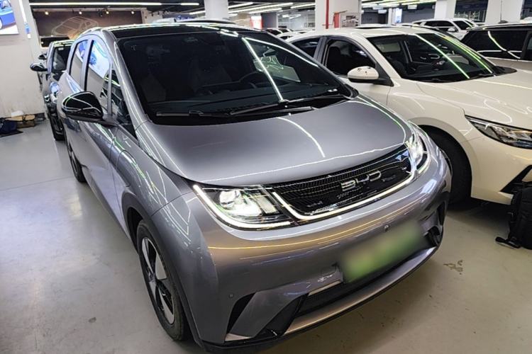 Used BYD Dolphin 2023 420 km Fashion Edition Front Right 45 Deg