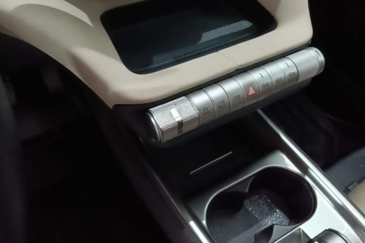 Used BYD Dolphin 2023 420 km Fashion Edition Gear Lever