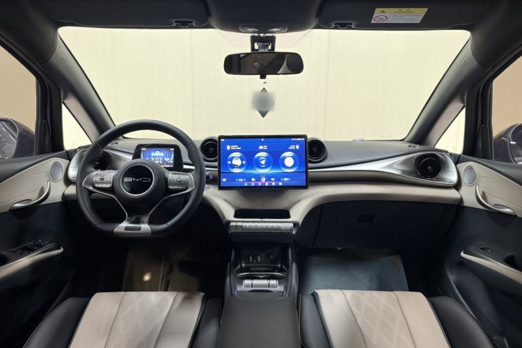 Used BYD Dolphin 2023 420 km Free Version Interior 11