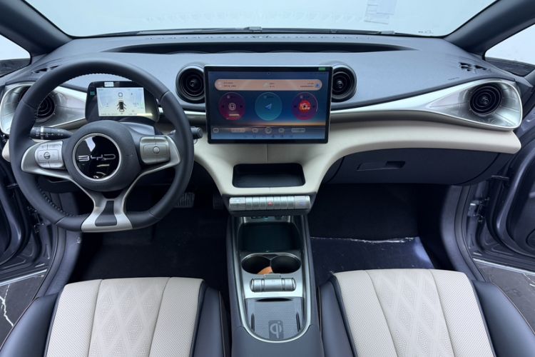 Used BYD Dolphin 2023 420 km Fashion Edition Interior 2