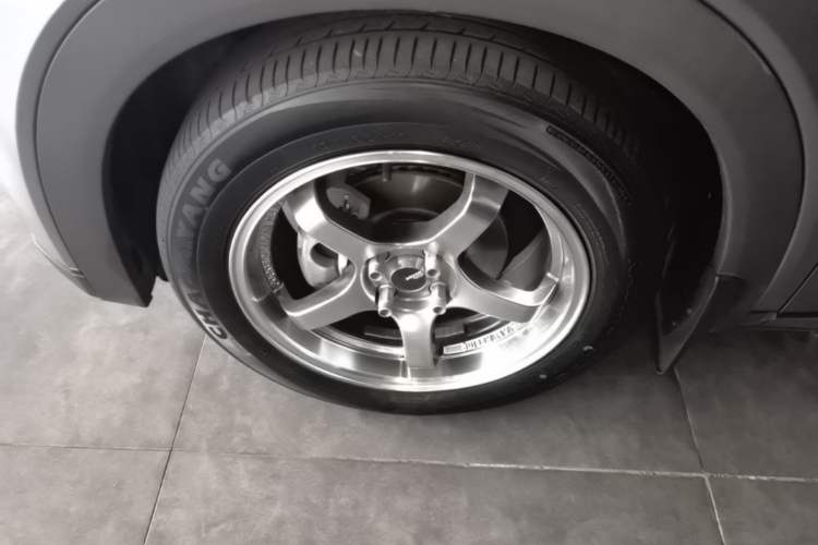 Used BYD Dolphin 2023 420 km Fashion Edition Left Front Wheel Hub