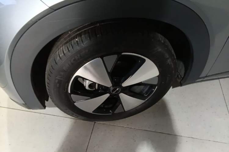 Used BYD Dolphin 2023 420 km Fashion Edition Left Front Wheel Hub