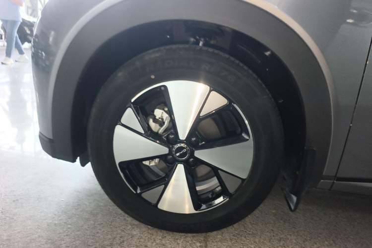Used BYD Dolphin 2023 420 km Fashion Edition Left Front Wheel Hub