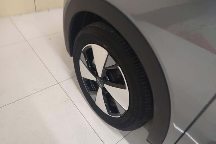 Used BYD Dolphin 2023 420 km Free Version Left Front Wheel Hub