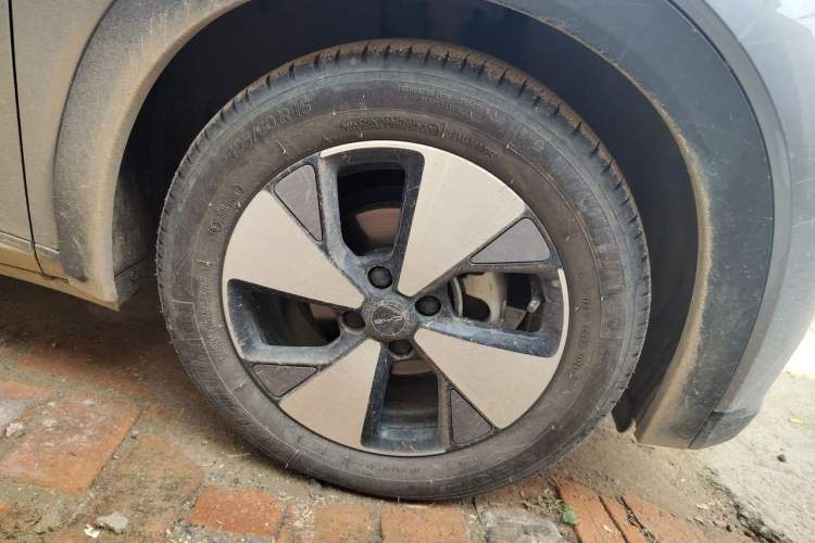 Used BYD Dolphin 2023 420 km Free Version Right Front Wheel Hub
