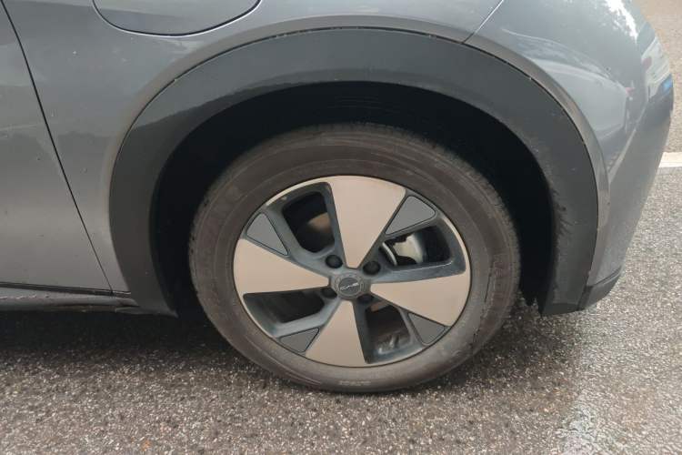 Used BYD Dolphin 2023 420 km Fashion Edition Right Front Wheel Hub