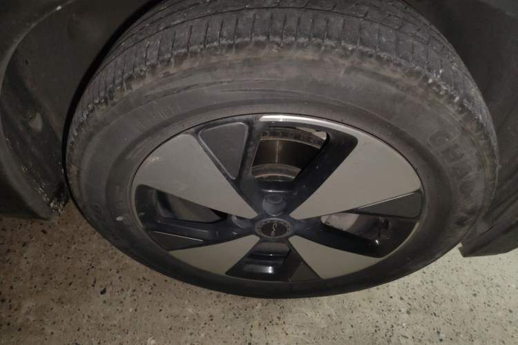 Used BYD Dolphin 2023 420 km Free Version Right Front Wheel Hub