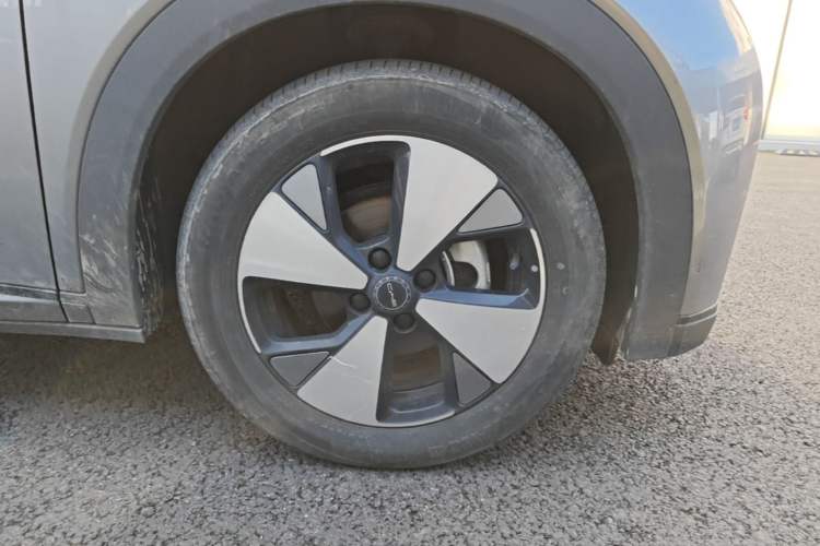 Used BYD Dolphin 2023 420 km Fashion Edition Right Front Wheel Hub