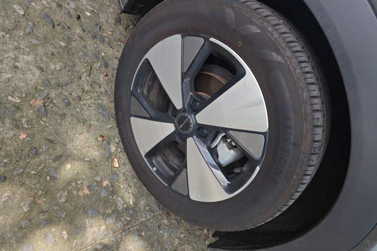 Used BYD Dolphin 2023 420 km Fashion Edition Right Front Wheel Hub