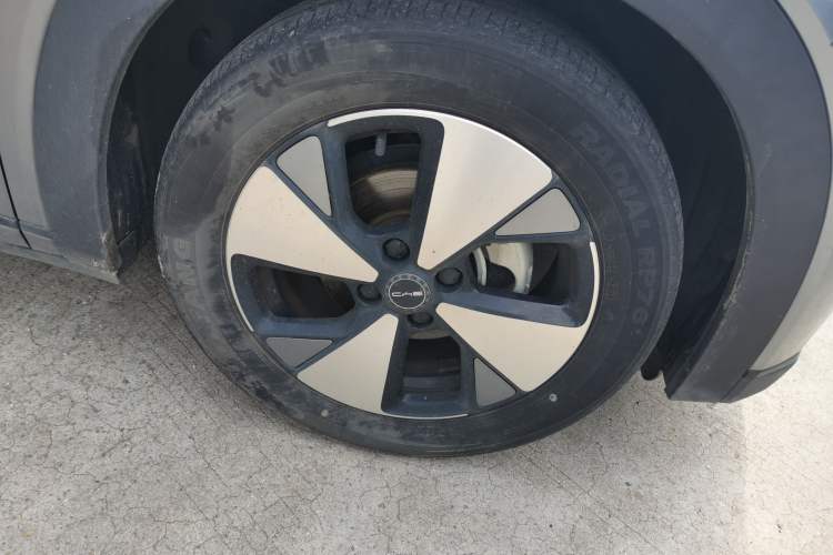 Used BYD Dolphin 2023 420 km Fashion Edition Right Front Wheel Hub