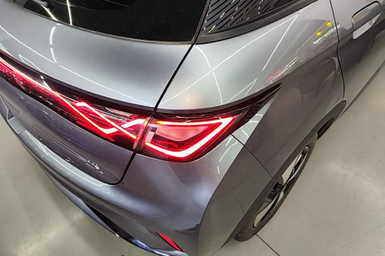Used BYD Dolphin 2023 420 km Fashion Edition Right Rear Taillight