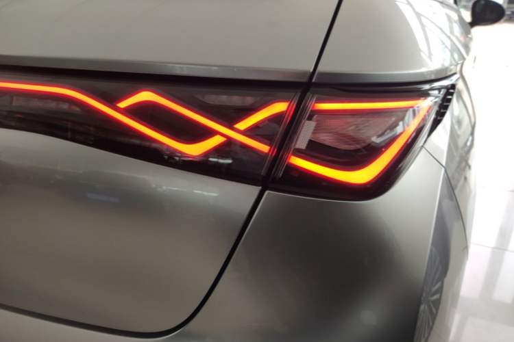Used BYD Dolphin 2023 420 km Fashion Edition Right Rear Taillight
