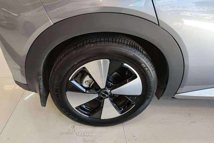 Used BYD Dolphin 2023 420 km Fashion Edition Right Rear Wheel Hub